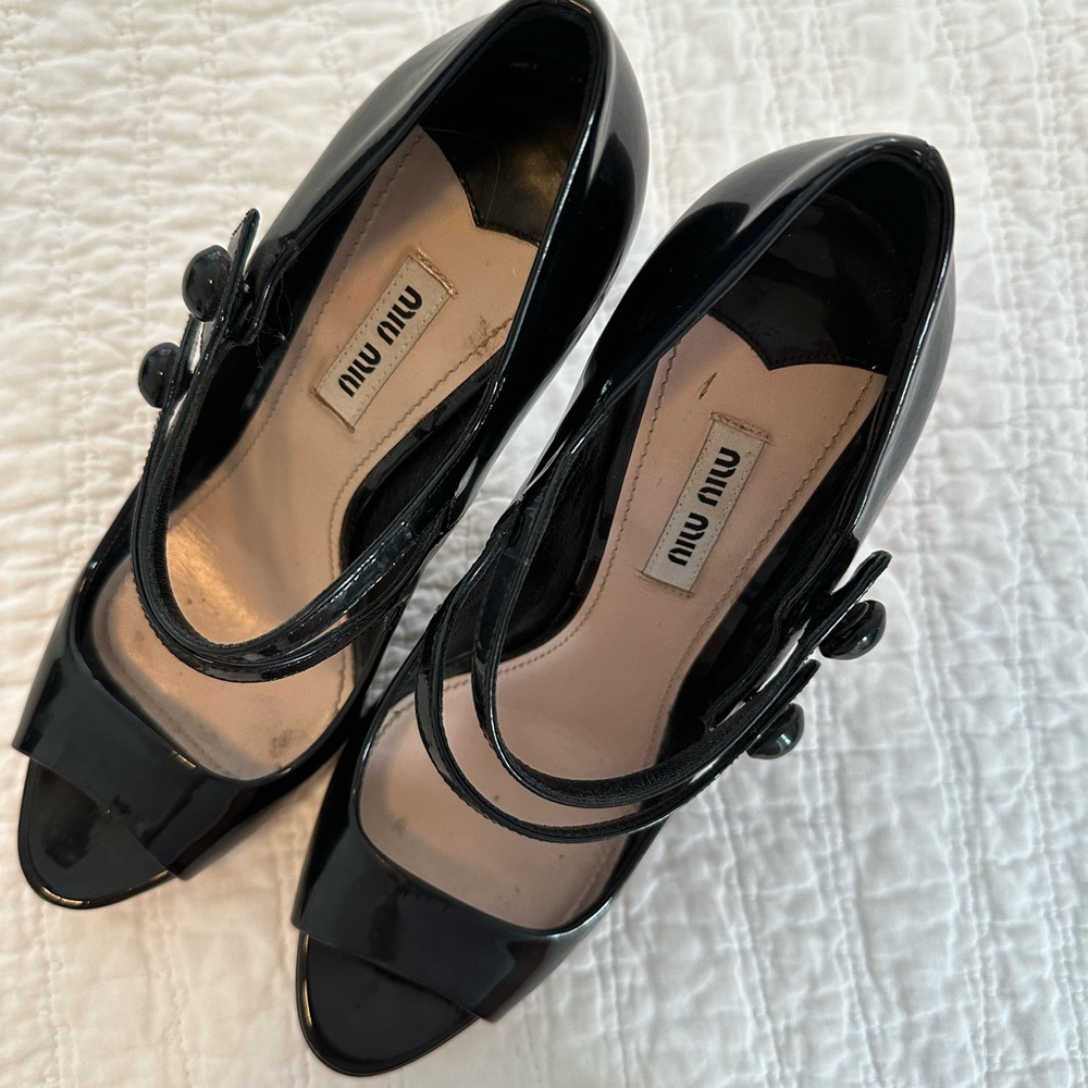 Miu Miu amazing patent leather Maryjane heels. So on trend this season!